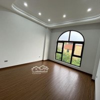 Thượng Thanh, 6 Tầng Thang Máy, Full Nội Thất, Ô Tô Đỗ Cửa, Sát Mặt Đường, 40M2,Mặt Tiền4M, 6.6 Tỷ