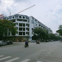 Cho Thuê Dãy Shophouse Mặt Phố Trần Thái Tông - Cầu Giấy. Diện Tích: 250M*6T*Mt 10M.giá 150 Triệu/Th