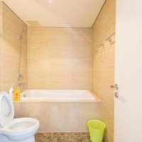 Cho Thuê Căn Hộ Cao Cấp 18T - Kđt Trung Hòa, 116 M. 3 Phòng Ngủ Full Đồ Nội Thất Cao Cấp.