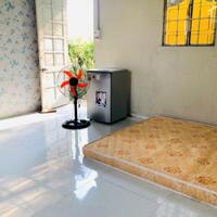 Nhà homestay view ao sen giá rẻ gần bxe bus Hưng Long