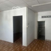 Cho Thuê Kho 900M2Mặt Tiềnnguyễn Chí Thanh, Dtsd 700M2, Có Văn Phòng. 23 Triệu/Thang. Lh E Việt