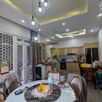 Bán gấp căn villa VIP 1000m2 hai mặt tiền đường lớn phường 8, Đà Lạt, view đẹp, toàn bộ thổ cư