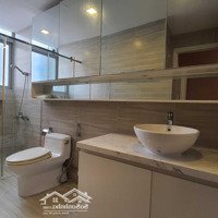 Bán Penthouse Star Hill Nhà Layout Đẹp Hướng Đông Nam View Thoáng Đãng Có Sân Vườn Giá Bán 13.5 Tỷ