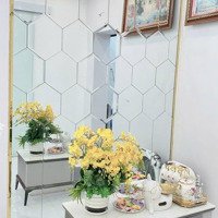 Tập Thể Tầng 1 Phố Phạm Hồng Thái, Ba Đình, Hà Nôi 30M2 Mt4M Nội Thất Đẹp Cách Phố 15M Giá Bán 2.8 Tỷ