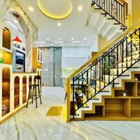 Bán Nhà Vip Hoàng Quốc Việt - Yên Tĩnh - Ở Sướng - Khu Vực Hiếm Nhà Bán.