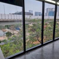 Cho thuê sàn văn phòng ở Hoàng cầu 300m2 thông sàn view hồ, mặt tiền 20m