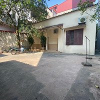 Cho Thuê Nhà 230M2, Phố Khương Trung, 3 Pn, Có Sân Riêng, Ngõ Ô Tô Tải Tránh.