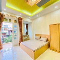 Căn Hộ Ban Công View Thoáng Rộng Rãi Phù Hợp Cho Mọi Người Tại Bình Thạnh