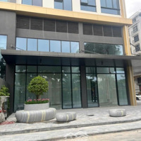 Cho Thuê Shophouse Mặt Phố Lạc Long Quân. Mặt Tiền 8M. Trần Cao 7.2M. Có Thể Làm Tầng Lửng. Giá Tốt