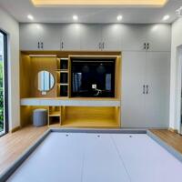 Bán nhà Di Trạch gần ĐH Công Nghiệp, ĐH Thành Đô HN. Ô tô vào nhà. DT: 35m²*5T, giá 5.49tỷ.