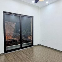 Bán Nhà Vĩnh Hưng 52M , 3 Tầng , Mt4,1M , 6 Tỷ
 Liên Hệ: 0827681549