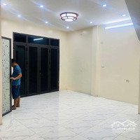 Cho Thuê Nhà 3 Tầng Mới Đẹp Gần Sân Bóng Mậu Lương Ô Tô 7 Chỗ Đỗ Cửa