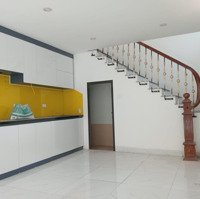 Bán Nhà Lô Góc Cầu Bươu Thanh Trì. Diện Tích: 40M X 5 Tầng. Mt4.2M Giá Bán 7.75 Tỷ. Gara Ôtô.