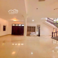 Cho Thuê Biệt Thự Thảo Điền, 1000M2, 4 Phòng Ngủ, Hồ Bơi Sân Vườn Rộng, Khu Vực Yên Tĩnh, An Ninh