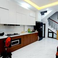 Nhà đẹp ngõ Võng Thị, giá 15 tỷ, 48m2, thang máy, mới đẹp ở luôn