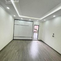 Cho Thuê Nhà Phân Lô Hoàng Cầu. 100M2 X 6T Có Thang Máy, Mỗi Tầng Chia 2 Phòng.ô Tô Đỗ Cửa. 50 Triệu/Th