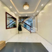 - Trung Tâm Cầu Giấy 40 M2 X 5 Tầng. Ô Tô Đỗ Cửa. Dân Trí Cực Cao, Vô Vàn Tiện Ích Xung Quanh.