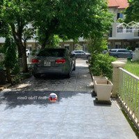 Cho Thuê Nhà Nguyên Căn Có 4 Phòng Ngủ Đầy Đủ Nội Thất Đẹp, Nằm Khkhu Compound Vsip 1, Bd