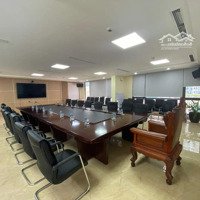 Mặt Phố Vip Hoàng Quốc Việt - Toà Building Đẳng Cấp - 9 Tầng Thang Máy Xịn - 2 Thoáng.