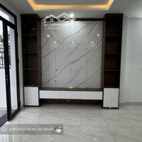 Nhà 3 Tầng 45M2, Ô Tô Đỗ Cửa, Ngay Chợ, Trường Học, Cách Uỷ Ban Đông La 1Km, Giá Bán 2.85 Tỷ.