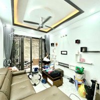 Bán Nhà Hoàng Mai, Nhỉnh 5 Tỷ, 31M2, 5T, 3 Phòng Ngủ Ô Tô Nhỏ Đỗ Cổng, 5M Vào Đến Nhà, Liên Hệ: 0979294924