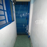 Phong Trệt Có Gác , Wc , Keej Bep Rieng Biệt , Giap Đầm Sen Nước