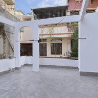 Cách Phố 20M - Nhà Phố Hào Nam : 69M2 4 Tầng - Mặt Tiền 5.3M - Vị Trí Đẹp - Nhà Đẹp.