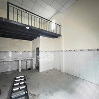 Phòng Trọ Gác Cao 2M Rộng 30M2 Ngay Công Viên Làng Hoa