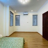 10 Tỷ - 30M2, 5 Tầng Nhà Phố Hàng Bài, Hoàn Kiếm, Lô Góc, Ngõ Ba Gác, Trước Nhà Có Sân Rộng. Hiếm.