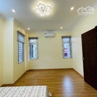 10 Tỷ - 30M2, 5 Tầng Nhà Phố Hàng Bài, Hoàn Kiếm, Lô Góc, Ngõ Ba Gác, Trước Nhà Có Sân Rộng. Hiếm.