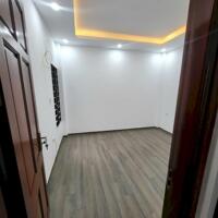 Cho thuê nhà mới xây 5 tầng Thạch Bàn,Long Biên. 35m/ sàn. Giá 10 triệu/ tháng. Lh: 0984.373.362