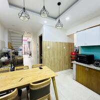 Bán nhà Hoàng Hoa Thám, Bình Thạnh, 4 tầng, 61m2 nở hậu, chỉ 8.4 tỷ