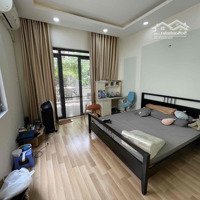 Căn Hộ 2 Phòng Ngủ 80M2 Ban Công Thoáng Ngay Ngã Tư Phú Nhuận.