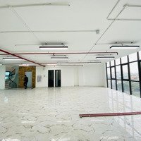 Hot! Mặt Phố Nguyên Hồng, Sàn Vp 100M2 - 17 Triệu Và 120M2 - 20 Triệu/Th Vị Trí Lô Góc 2 Mặt Kính Thoáng