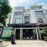 Ngang 8M. Dtsd 350M2. Ngay Hado Centrosa Quận 10. Vừa Ở Vừa Kinh Doanh