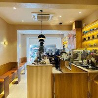 Quán Kafe Concept Văn Phòng Hộp Ống Phong Cách Rất Tây Ngay Bến Thành