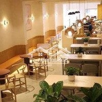 Quán Kafe Concept Văn Phòng Hộp Ống Phong Cách Rất Tây Ngay Bến Thành