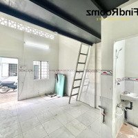 Trống Sẵn Phòng 3.X Có Máy Lạnh Rộng 30M2 Gác Cao 2M