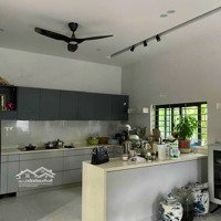 Bán Nhà Rất Đẹp Góc 2 Mặt Tiền Sân Để Được 2 Ô Tô, Đất 9,5X20 182M2 Xây 3 Tầng Kiểu Biệt Thự