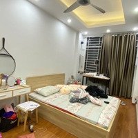 Hiếm - Hào Nam 28M2, 4 Tầng, 5,65 Tỷ Đẹp Lung Linh