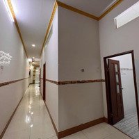 Cho Thuê Nhà 180 M2 Có Sân Rộng Có Nội Thất Gần Đại Học Fpt