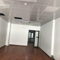 Cho Thuê Văn Phòng Ngõ 106 Hoàng Quốc Việt 70M2, Ô Tô Đỗ Cửa, Vỉa Hè Rộng, Giá 10 Triệu/Tháng