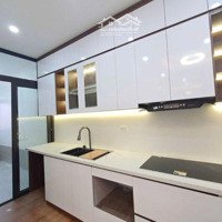 Chính Chủ Bán Nhà Tập Thể Giảng Võ, Ba Đình, 50M2, Ô Tô Đỗ Chân Nhà, Sân Để Xe Rộng