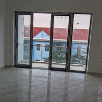 Cho Thuê Nhà Phố Dương Hồng Nhà Mới Tân Trang Lại ( Có Than Máy )