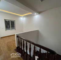 Cho Thuê Nhà Khu Phân Lô Văn Cao, Diện Tích: 90M2, 4 Phòng Ngủ Khép Kín.