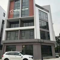 Cho Thuê Shophouse Góc 3 Thoáng, Tổng Diện Tích Sàn Xây Dựng Lên Đến 525 M2, Ngay Cạnh Sông Venice