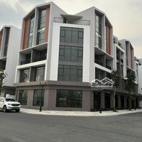 Cho Thuê Shophouse Góc 3 Thoáng, Tổng Diện Tích Sàn Xây Dựng Lên Đến 525 M2, Ngay Cạnh Sông Venice