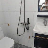 Chỉ 2.6 Tỷ Nhà Tập Thể Đẹp Phố Hoàng Đạo Thành 2 Ngủ 2 Wc, 65 M2, Đủ Nội Thất, Sổ Đỏ Chuẩn, Tầng 2