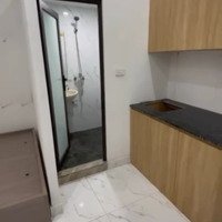 Phòng 20M2, Đủ Giường Đệm Tủ Lạnh Chỗ Nấu Ăn Có Cửa Sổ. Cần Chuyển Đi Vào Cuối Tháng 10