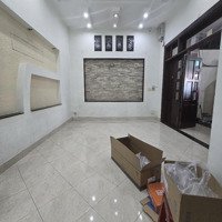 Cho Thuê Nhà Mặt Tiền Nguyễn Xiển, Long Bình, 110M2 Ngang Gâng 6M Nhà Cấp 4, Sân, Pk, 3 Phòng Ngủ Wc.